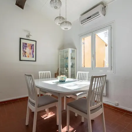 Charming Family House 5min From The Beach Σπίτι διακοπών